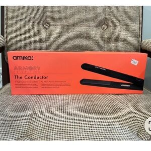 New in box Amika Midnight Black Flat Iron with Rose Gold Details The Conductor